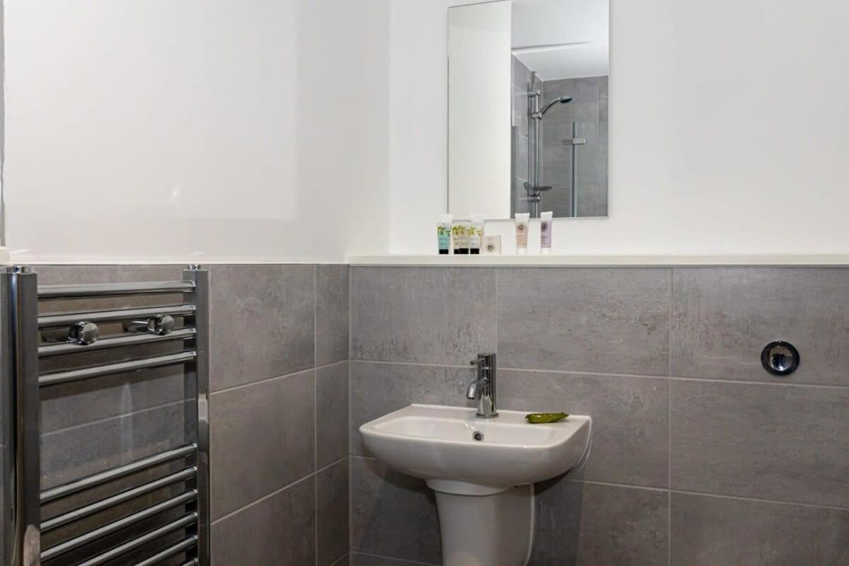 Stunning 2 Bed Apartment In Salford Amazing Views 맨체스터 외부 사진